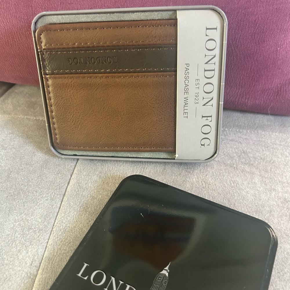 London Fog Tan Leather wallet